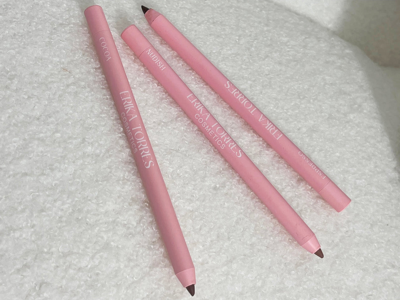 ESSENTIAL LIP LINER